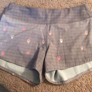 Kettlebell print shorts